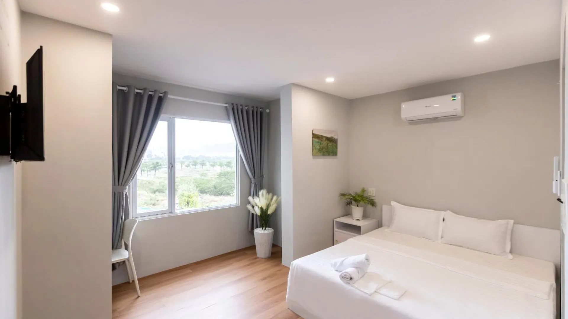 Cosmos Hotel Nha Trang By Ht 2*,  Vietnam