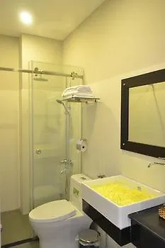 **  Cosmos Hotel Nha Trang By Ht Vietnam